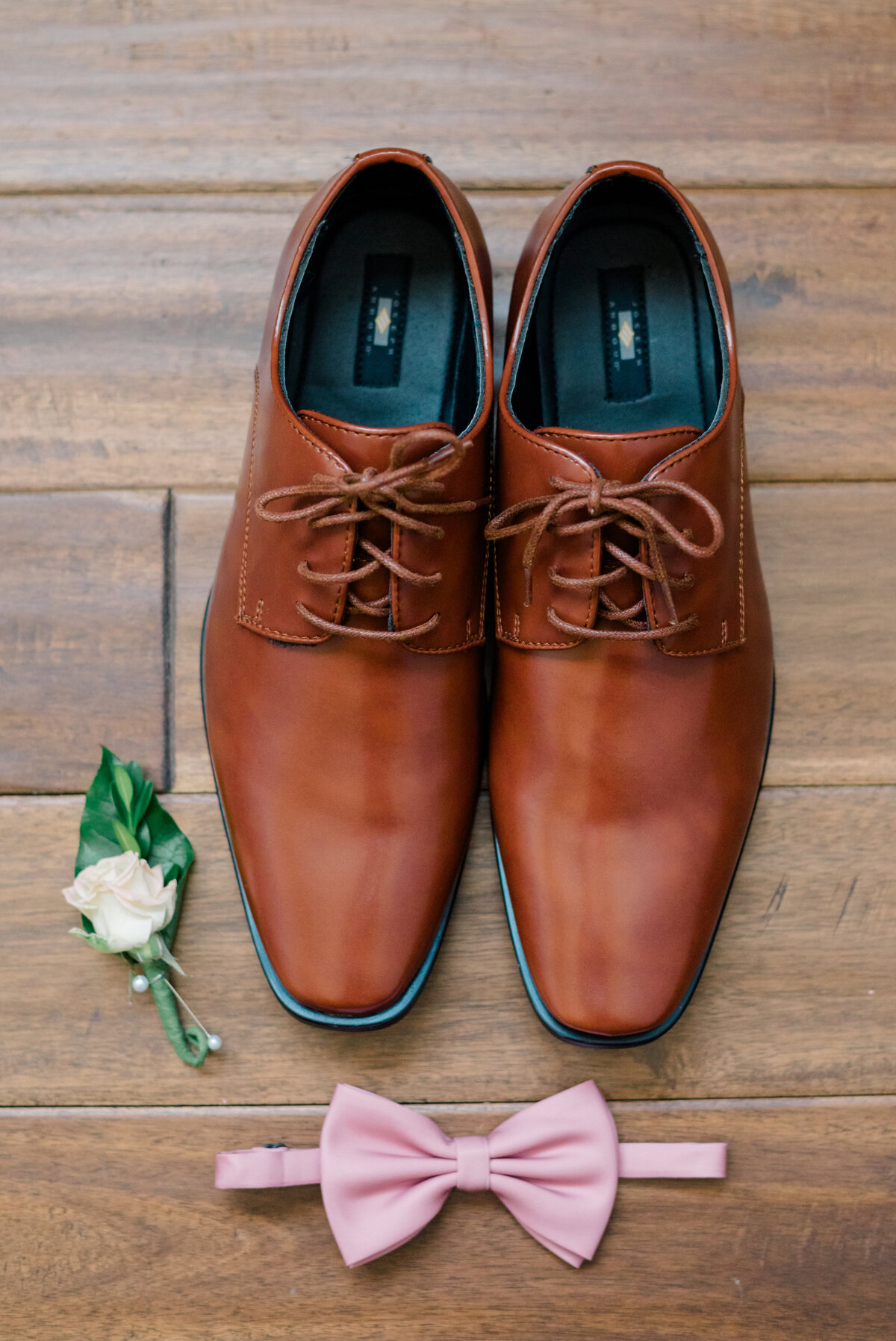 classic-groom-wedding-accessories