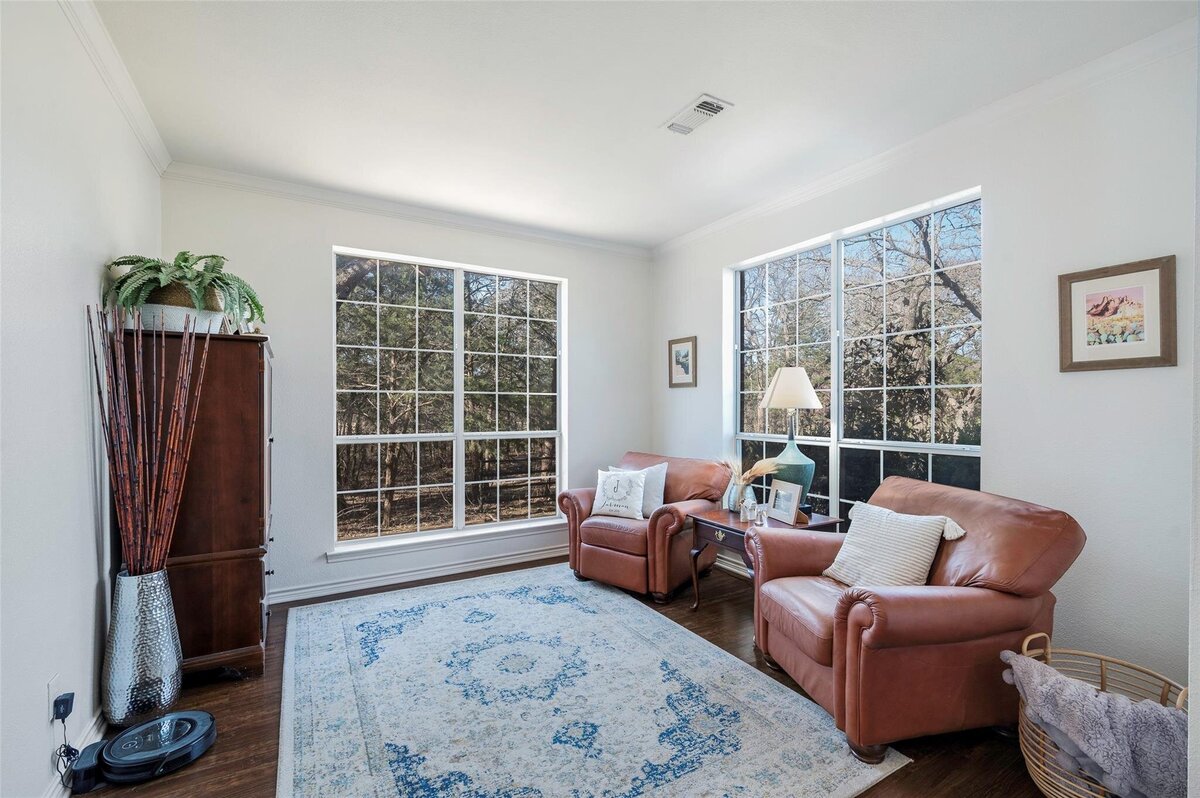 Study of home for sale in Collinsville, Tx