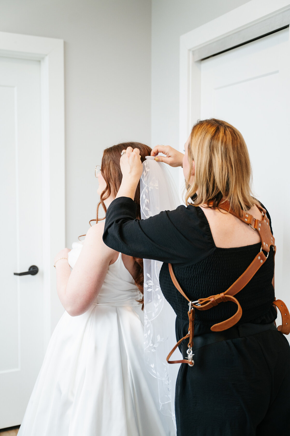 daniellelittlesphoto_gettingready (37)
