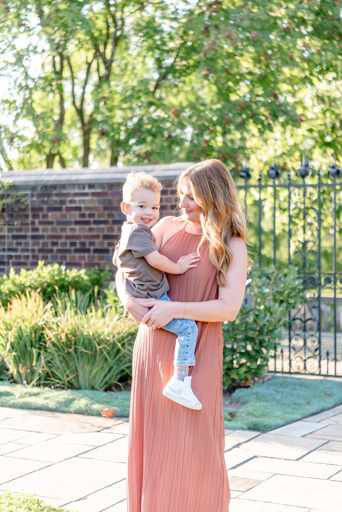 Pittsburgh-PA-Family-Session-Magnolia-And-Grace-Photography-Co-Melon-Park-Walled-Garden-KorieV# (1)-16