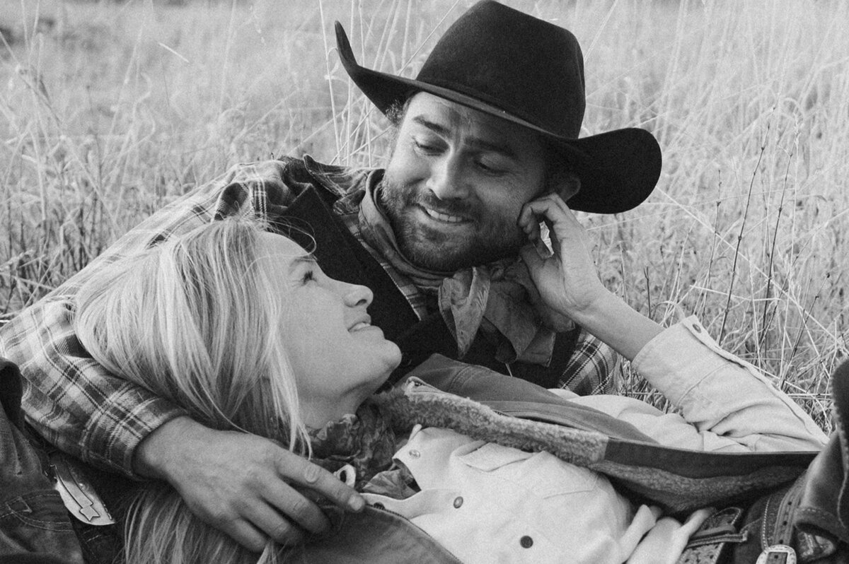 presley-gray-photo-montana-western-ranch-couples-photoshoot-2243