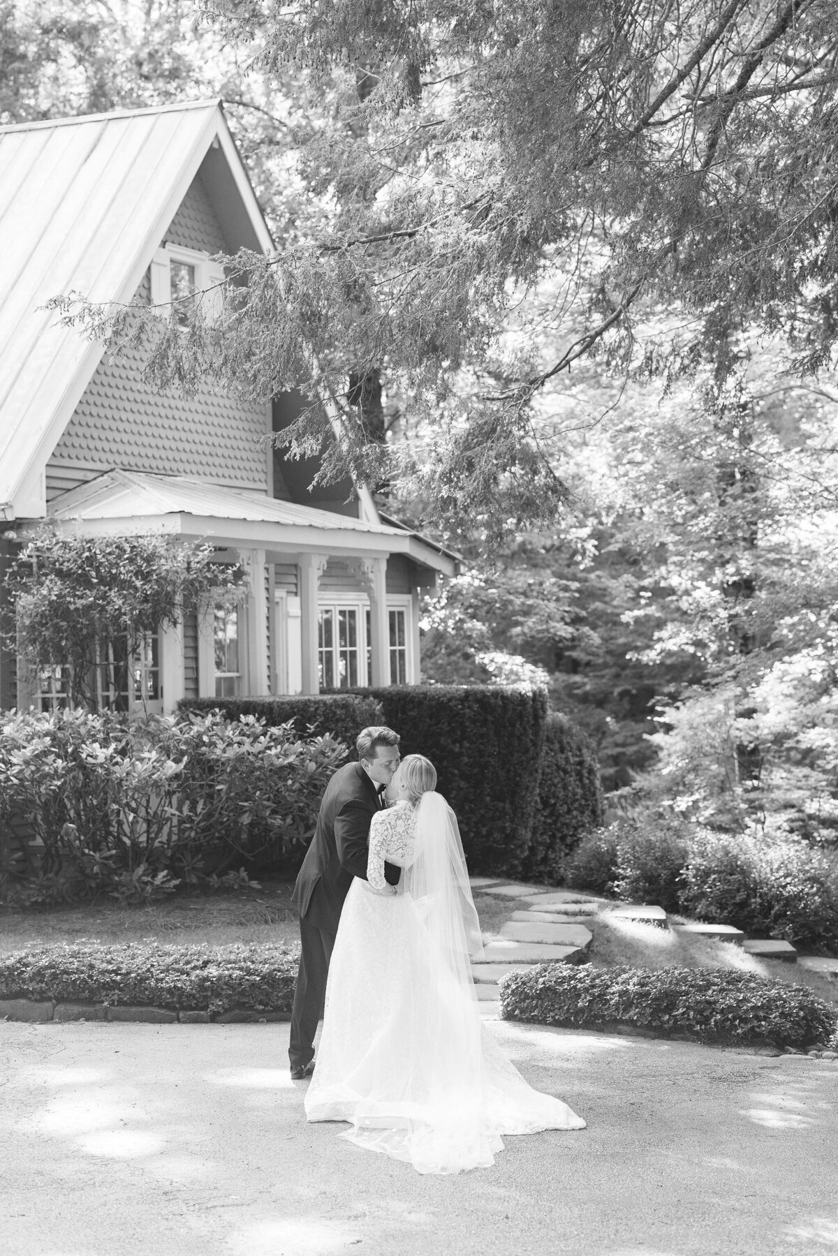 202507MeredithJGKendraMartinPhotography-259