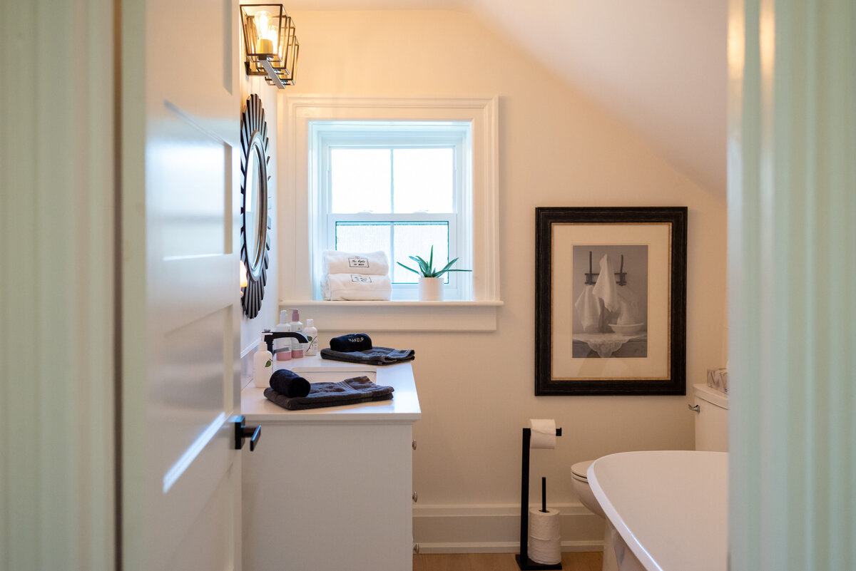 celinegarneau-upstairsbathroom11