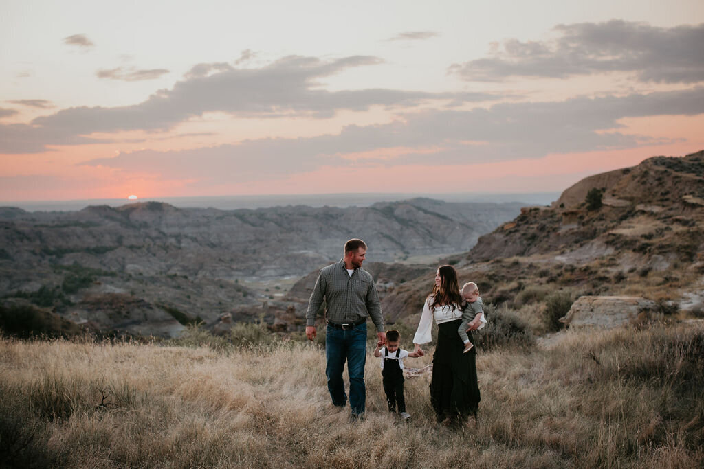 Family photography at sunset in Glendive, Montana