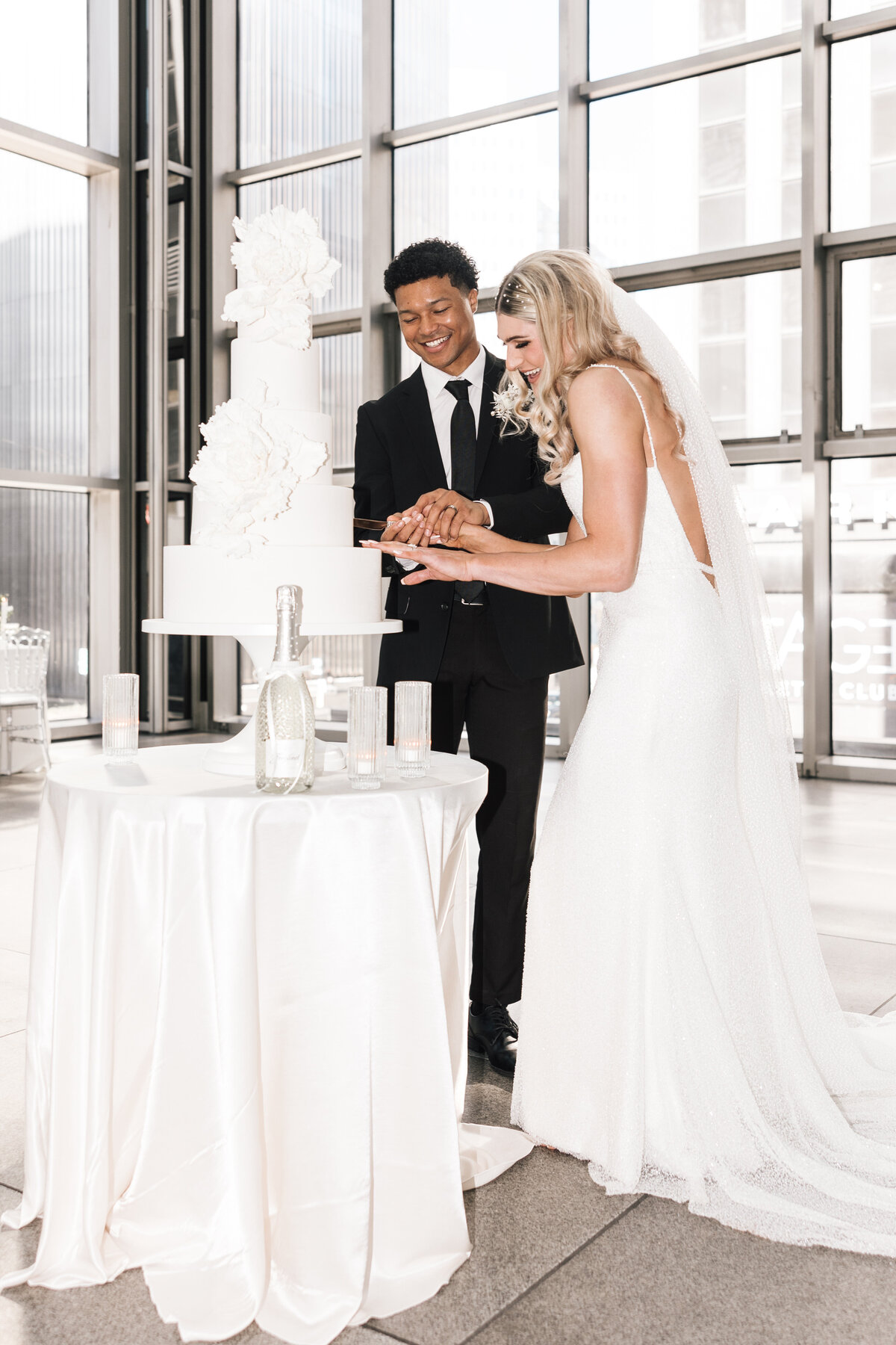 Monochromatic-Luxury-Wedding-Photography-Wintergarden-Pittsburgh-8529