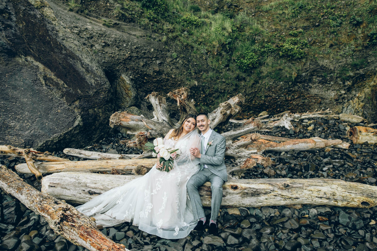 Destynie-Eliljah-Elopement-Hug-Point-Oregon-Coast-11