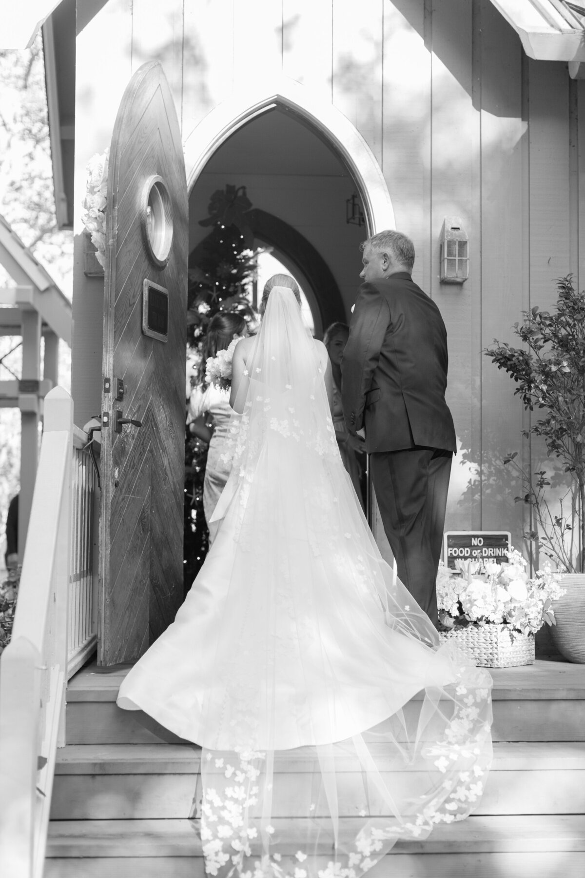 Emily March Photography Wilmington, North Carolina and Destination Wedding Engagement Photographer Heirloom Photography for Memorable Gatherings Light Airy Sentimental Imagery Images Weddings CannonWedding_0377