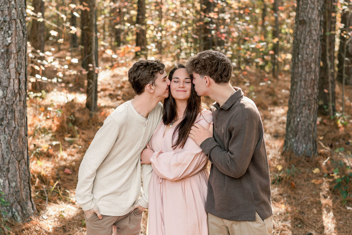 woodland-family-photos-fall-light