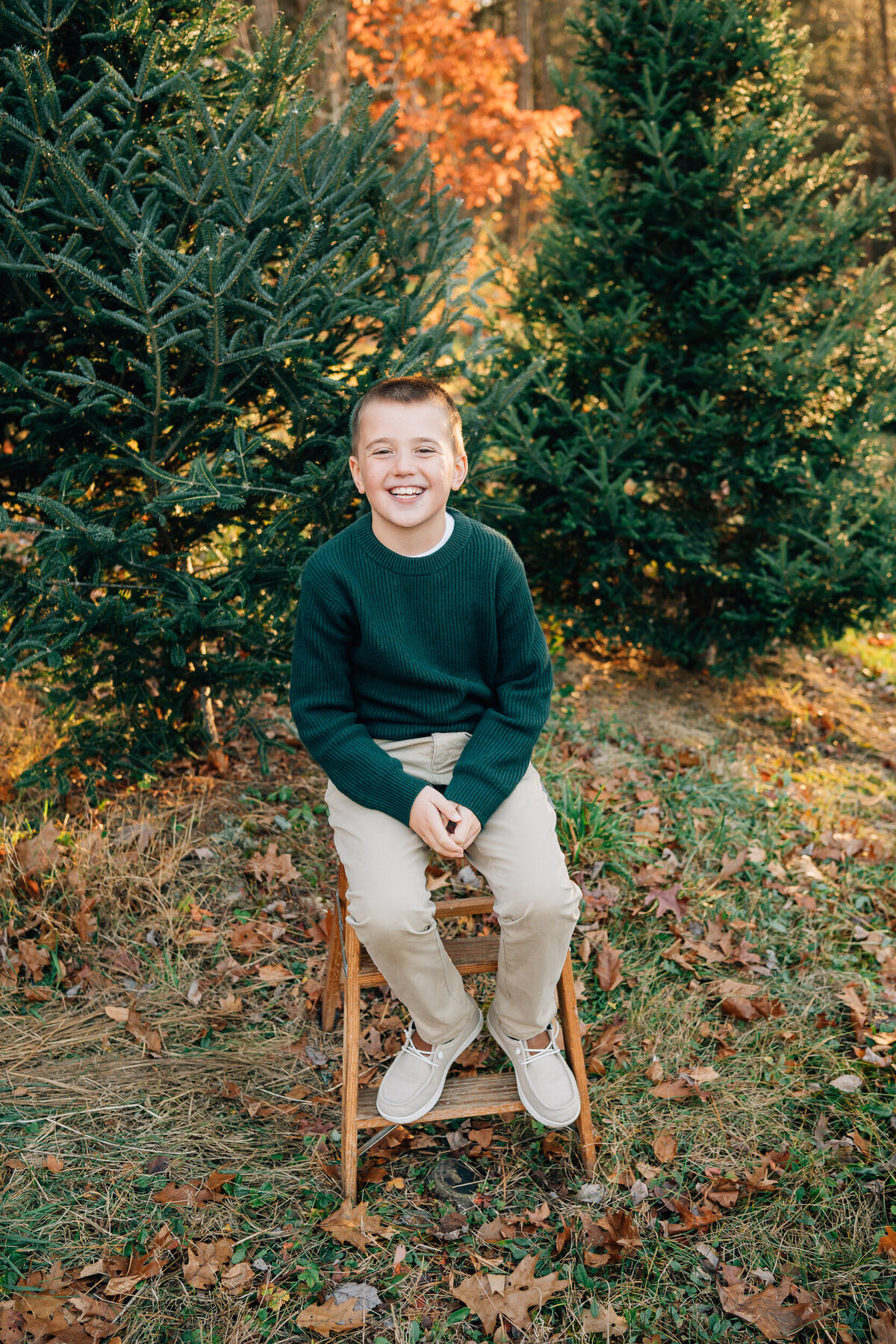 Christmas Tree Farm Mini Sessions | Connecticut Family Photographer-15