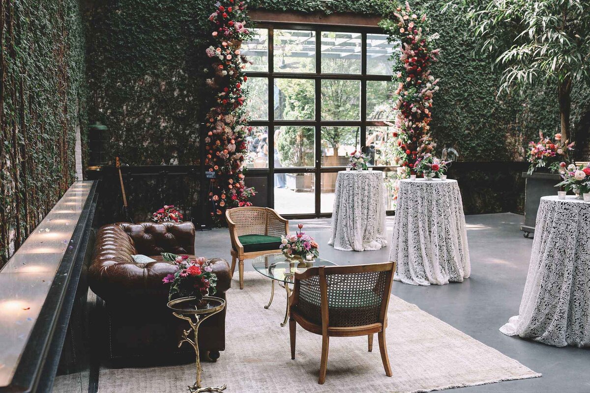 jaclyn-fisher-events-planning-colorful-summer-garden-wedding-in-nyc-34