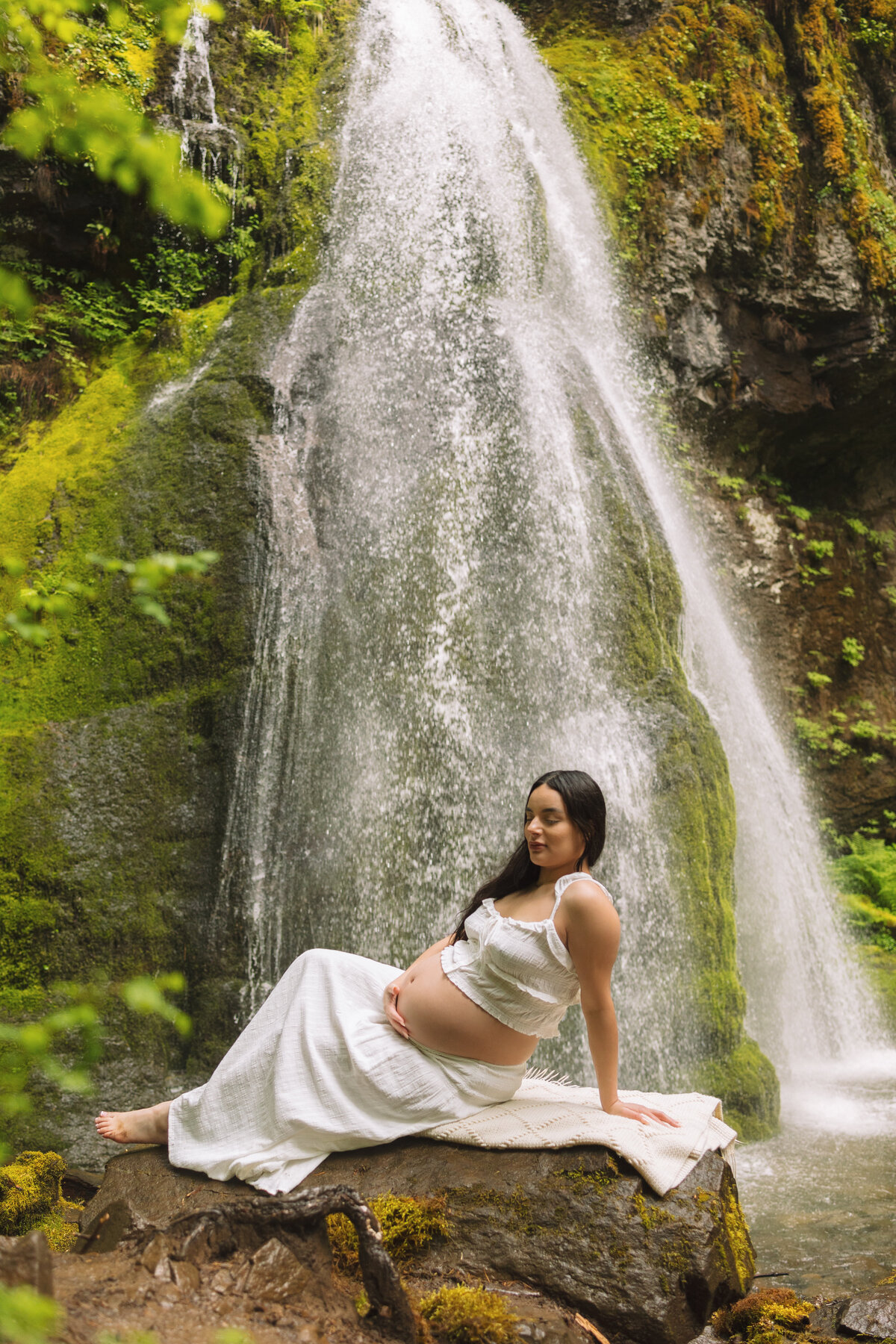 Waterfall maternity session with Lux Marina Photography serving Lane County