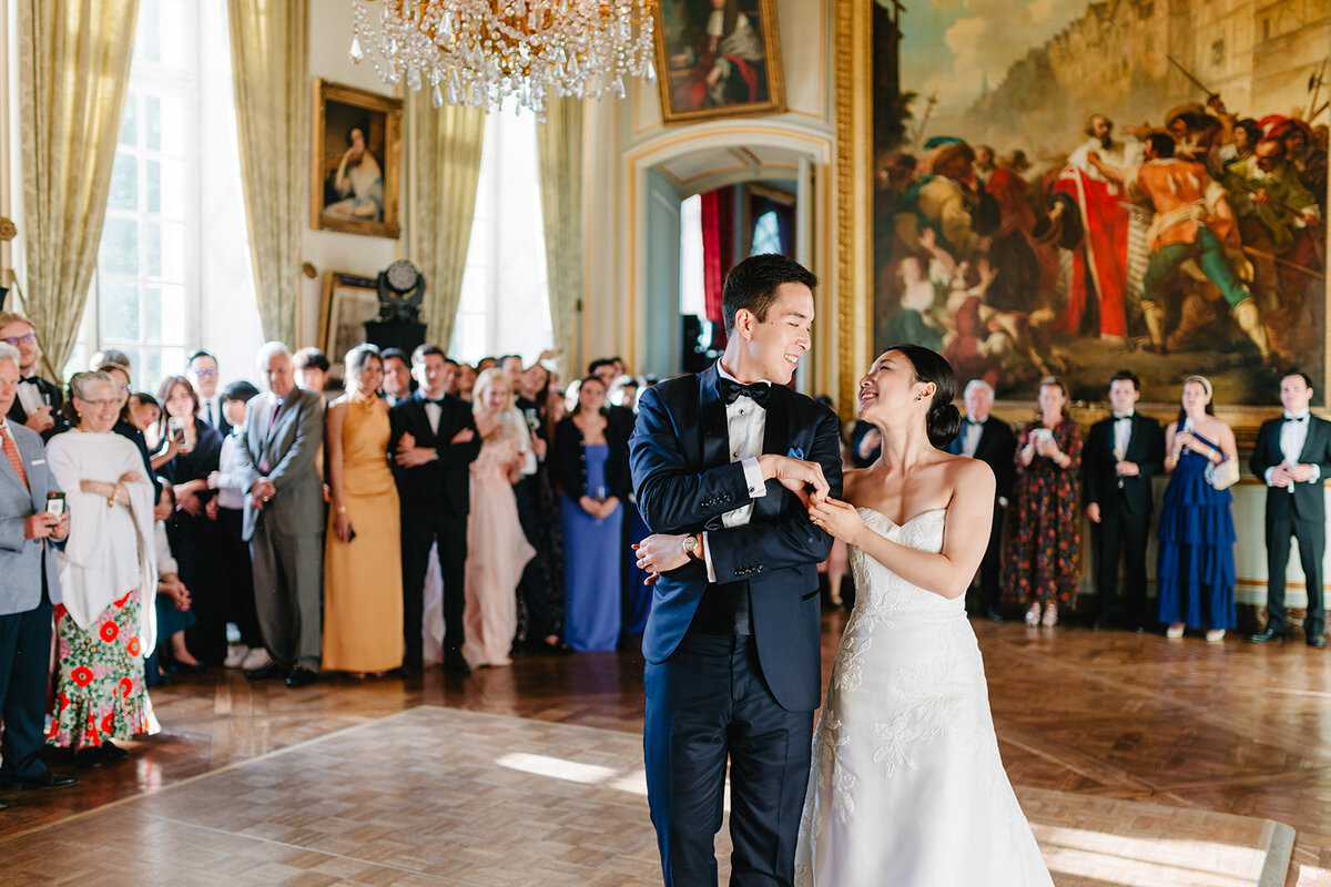 MorganeBallPhotography-Wedding-ZoeEdward-09-ChateauChamplatreux-Cocktail-417-3340