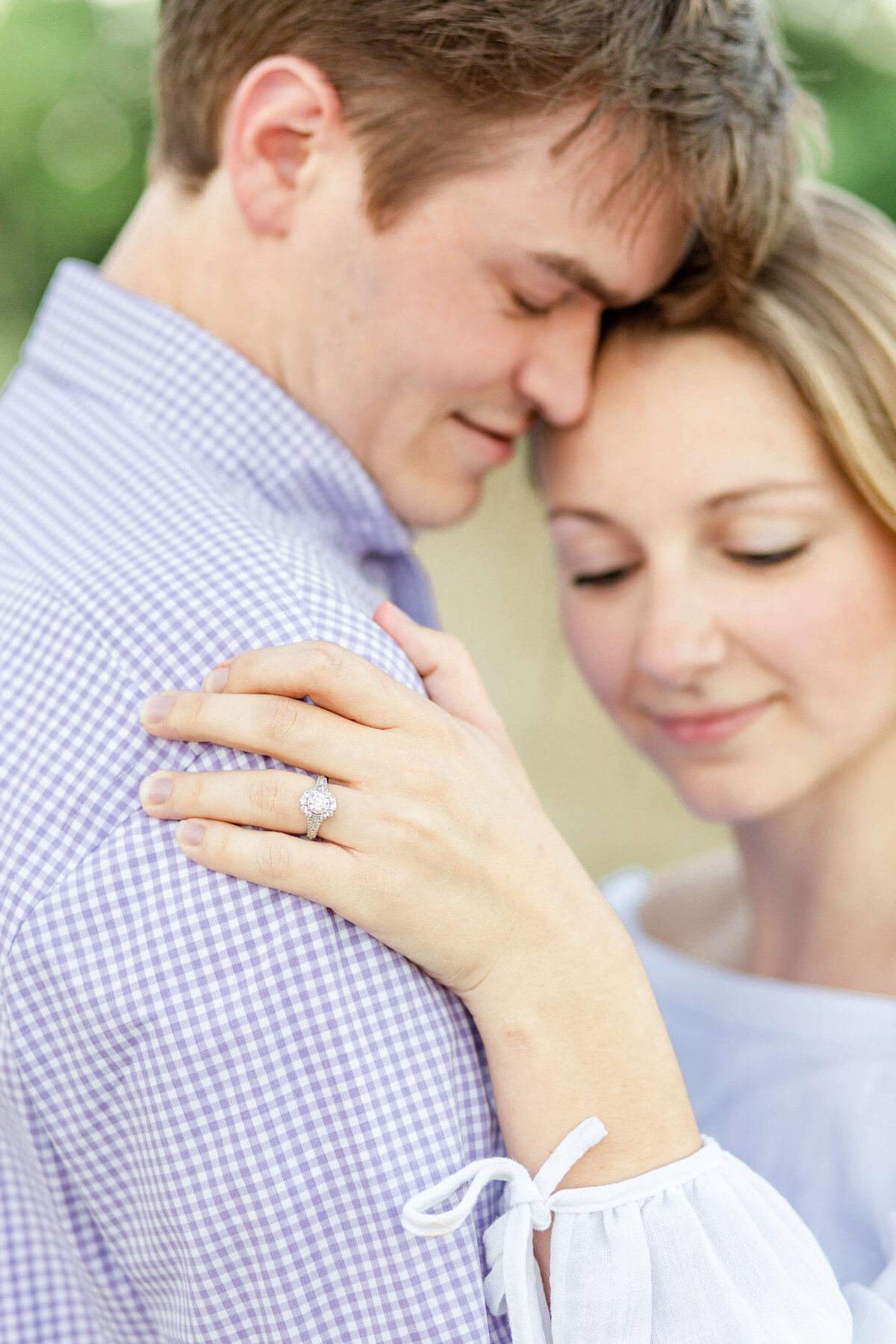 Light-and-airy-engagement-photographer-in-Midwest-Bethany-Lane-Photography-3