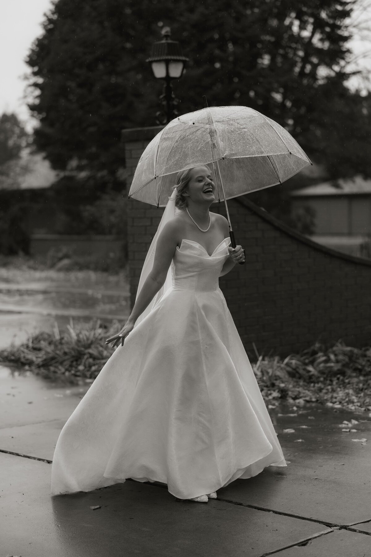 rainy-wedding-conrad-mansion-12