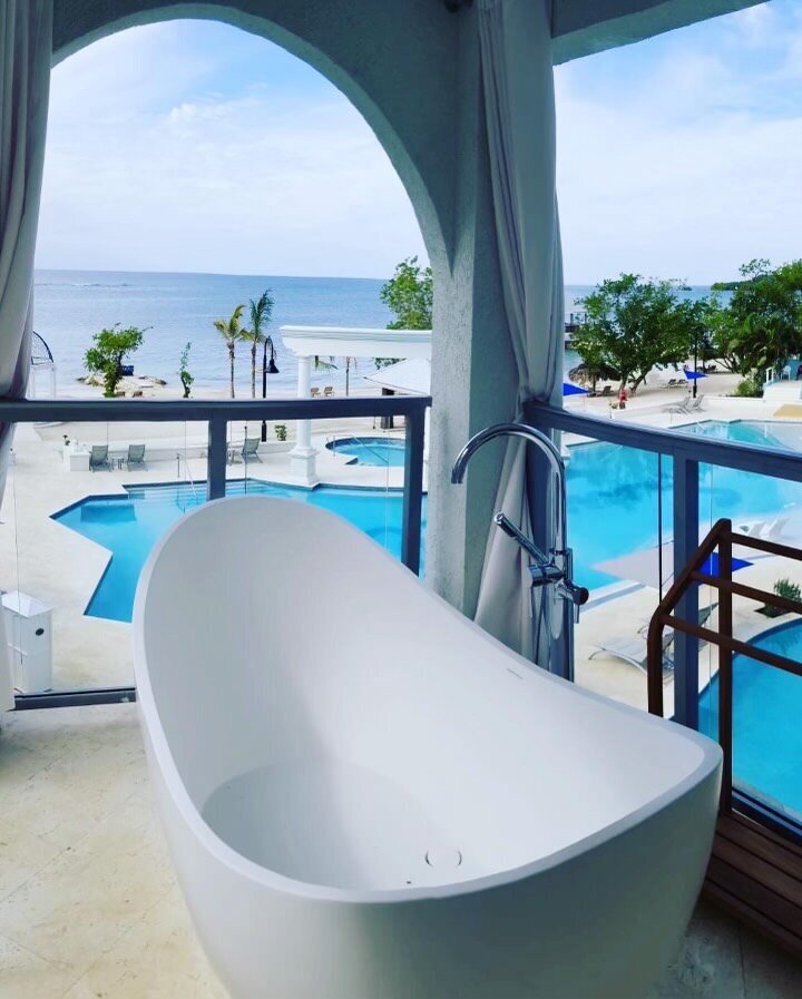 luxury hotel room bath