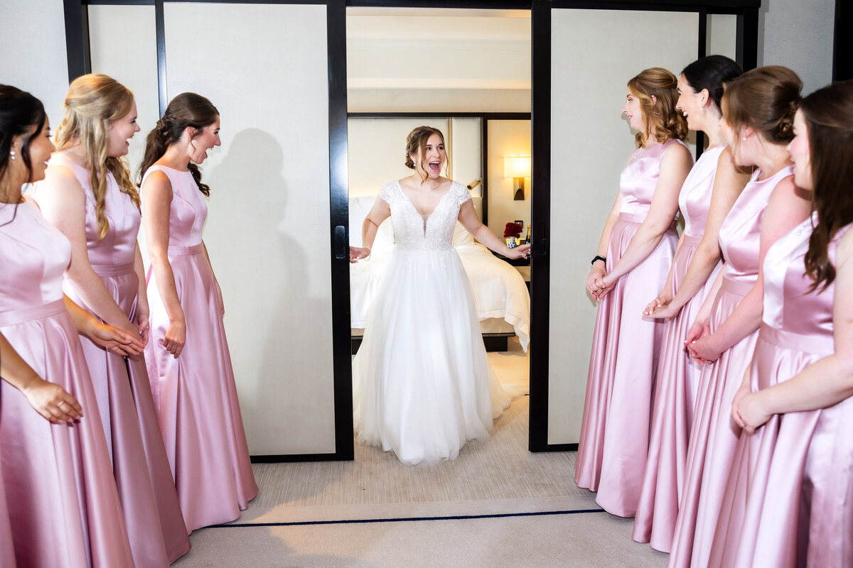 233_gettingready_Bob&DawnDavisPhotography