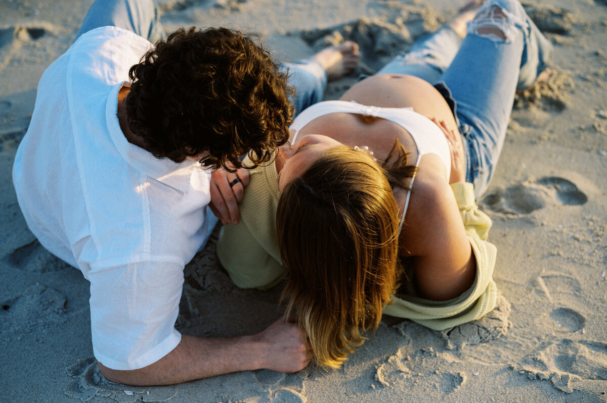 CapeMayLighthouse_BeachMaternitySession_TaylorNicollePhoto-45