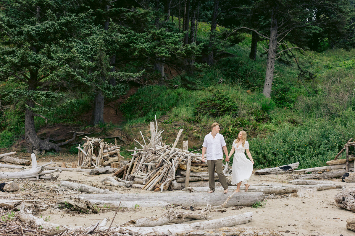 Avery-Micah-Engagement-Photos-Cannon-Beach-11