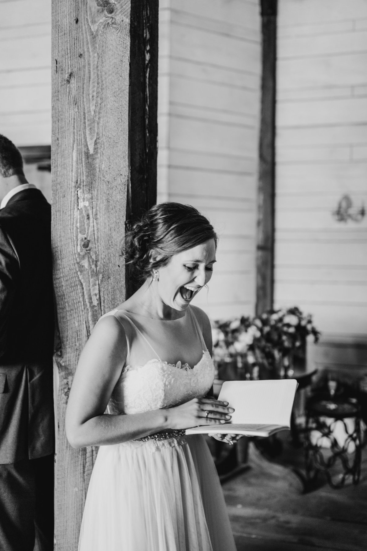 Alexa-Vossler-Photo_Dallas-Wedding-Photographer_North-Texas-Wedding-Photographer_Stephanie-Chase-Wedding-at-Morgan-Creek-Barn-Aubrey-Texas_59
