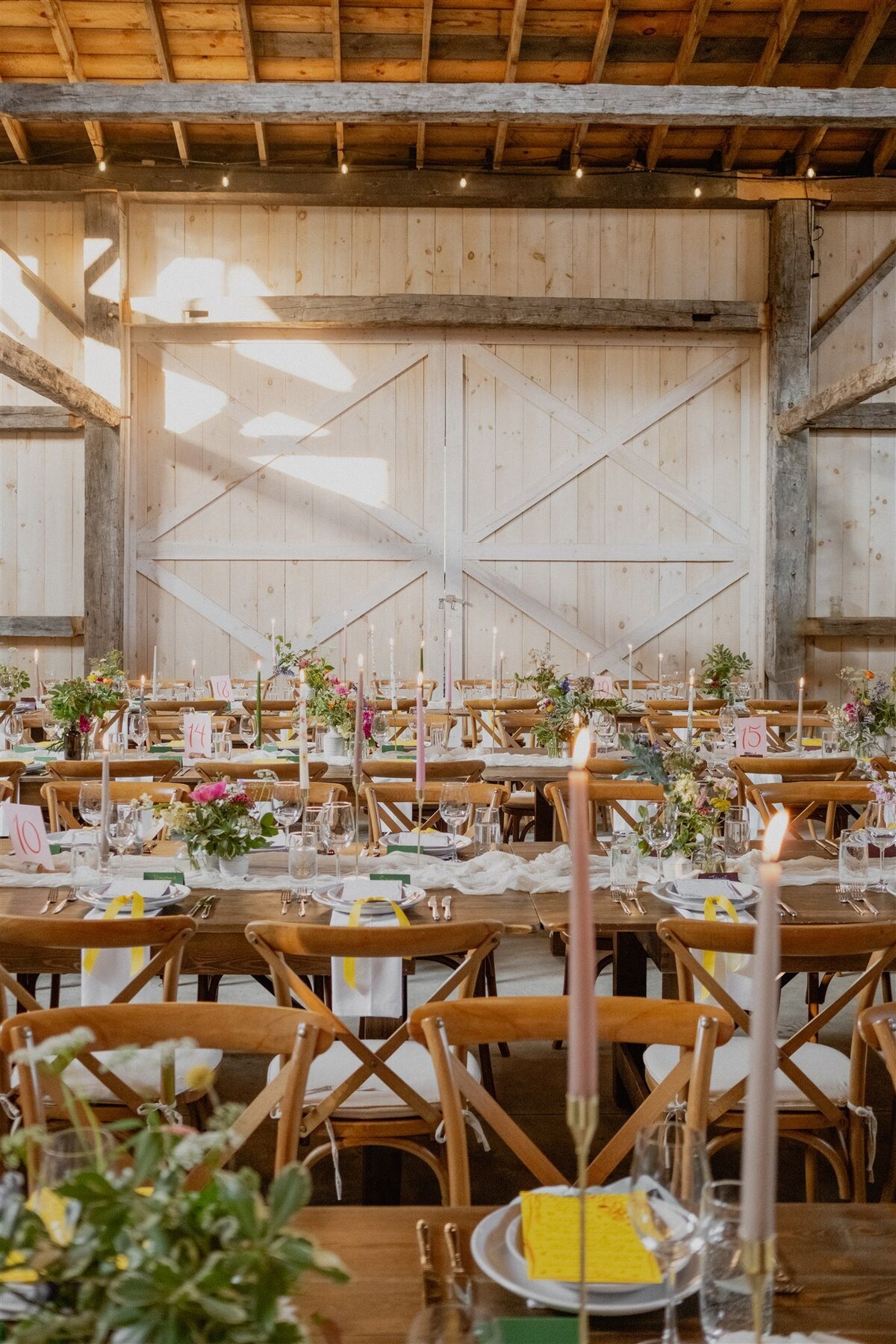 modern_barn_wedding_tablescape_Chellise_Michael_2023