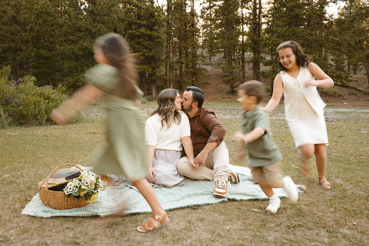 MurrayFamPicnic-MyrnaLoyPhoto-129