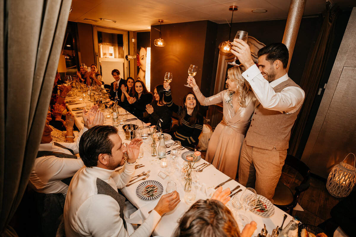 Toast op Bruiloft tijdens diner