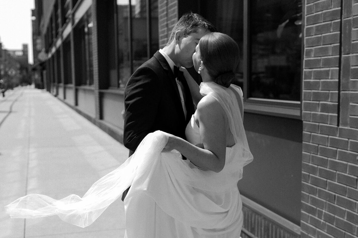 MaryKate-and-Cullen's-Summer-Wedding-at-Morgan's-on-Fulton-in-Chicago-Illinois38_websize