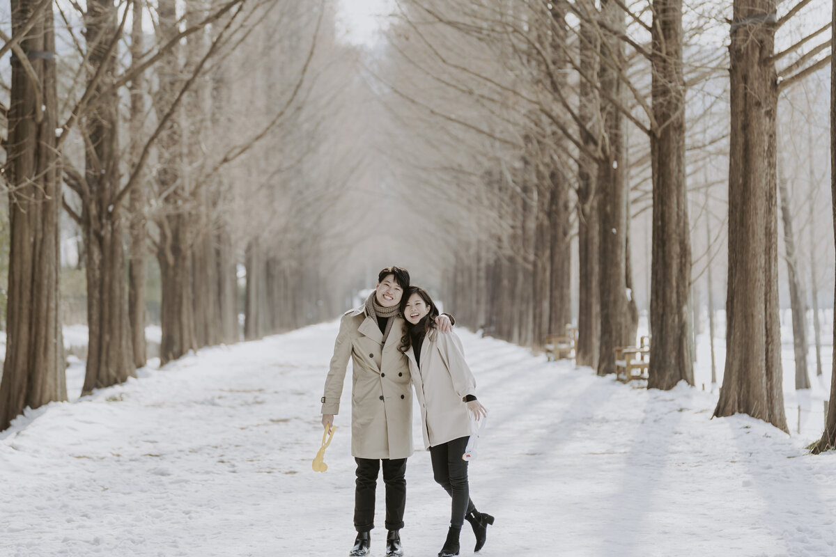 the couple in damyang south korea during snow