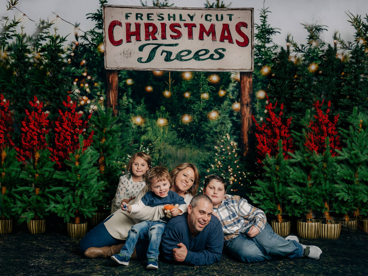 Prescott family photos with Melissa Byrne at a holiday tree farm
