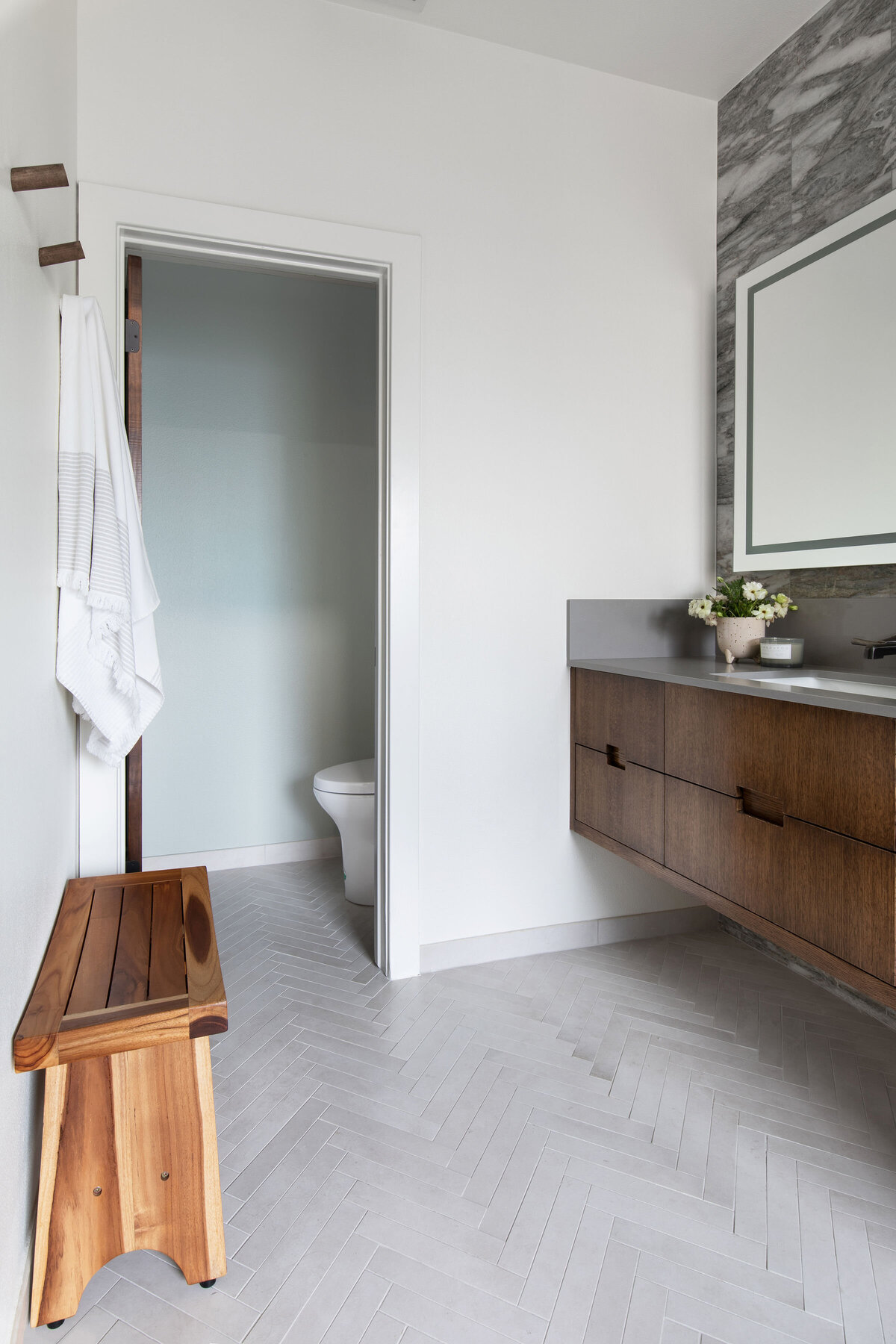 hello-home-floating-wood-vanity-led-mirror-marble-bathroom-modern-design-austin-13