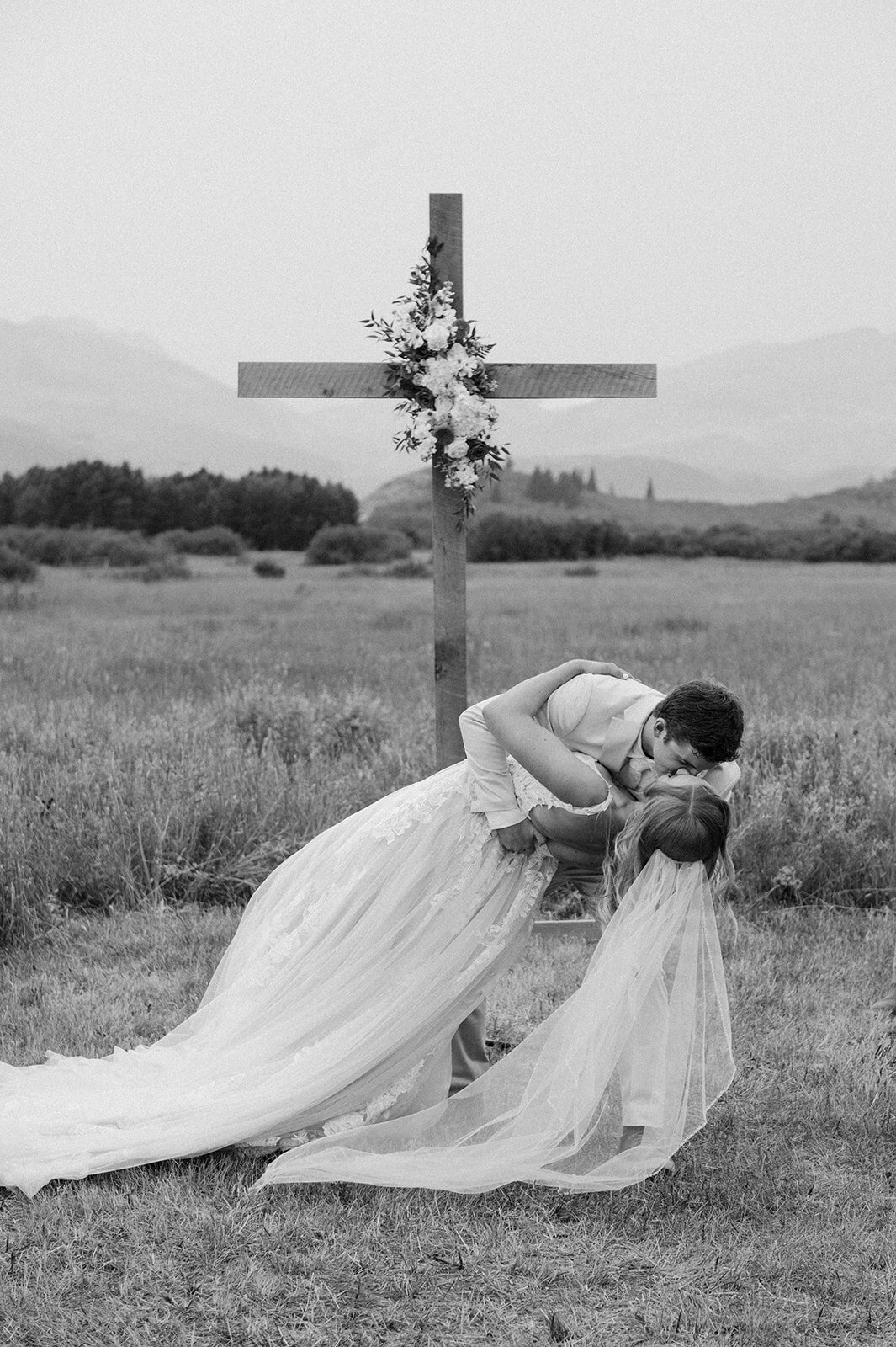 presley-gray-photo-Montana-ranch-elopement-5106-2