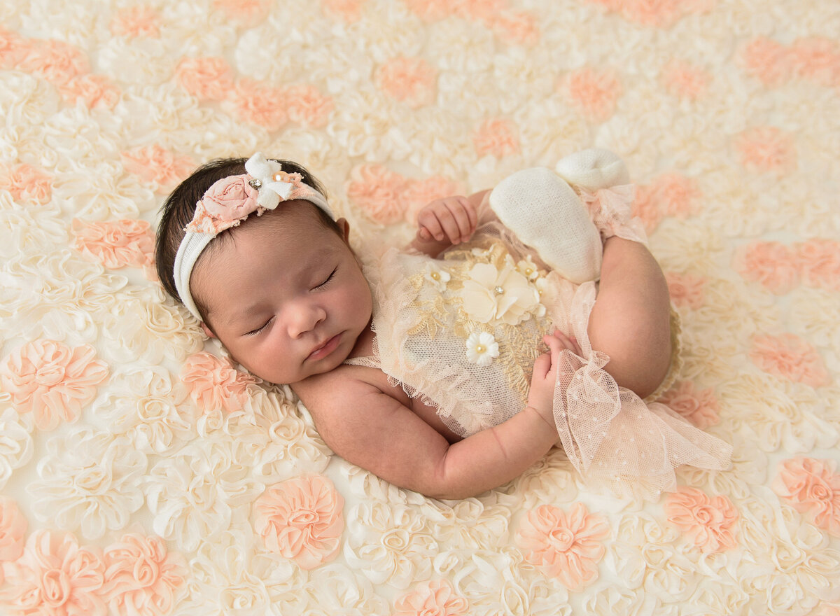 Best-affordable-simplistic-posed-newborn-keller-dfw-baby-newborn-photographer-LAN_9167E