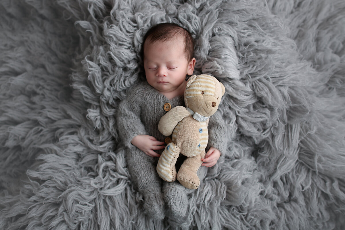 inland_empire_newborn_photographer_baby_boy_grey_flokati