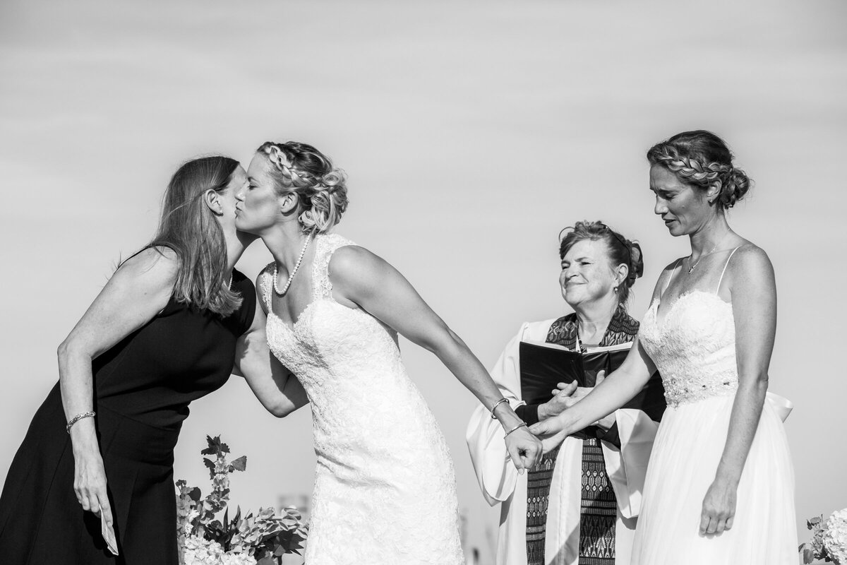Nantucket Wedding Photographer Katie Kaizer Photography Journalistic Wedding Engagement Photography  WeddingPortfolio_006_KatieKaizerPhotography