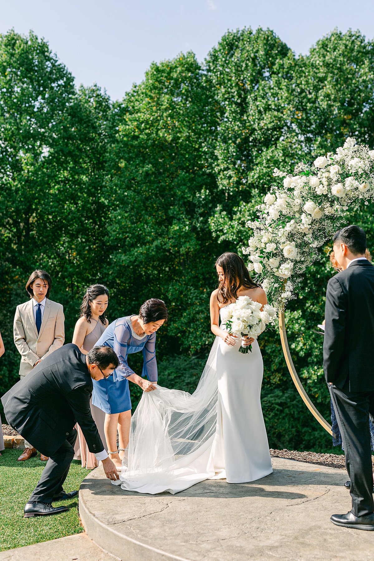 AlexisLunsfordElegantweddingfeaturedonStyleMePretty_0033