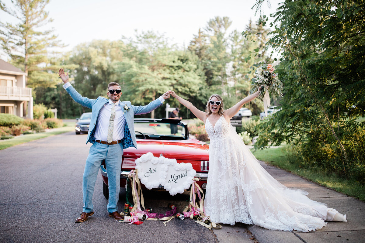 vintage-car-just-married