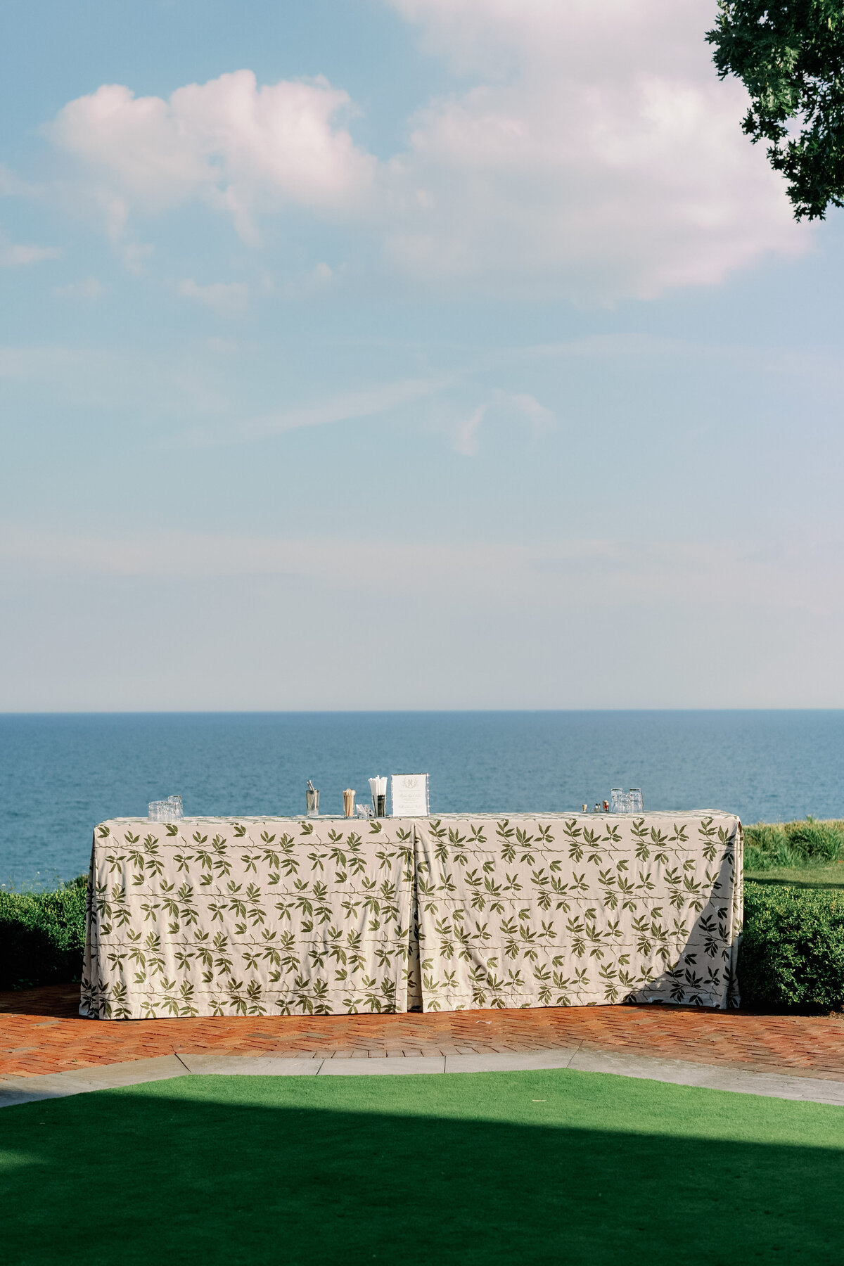 shoreacres-lake-bluff-tent-wedding-by-olivialeigh-70