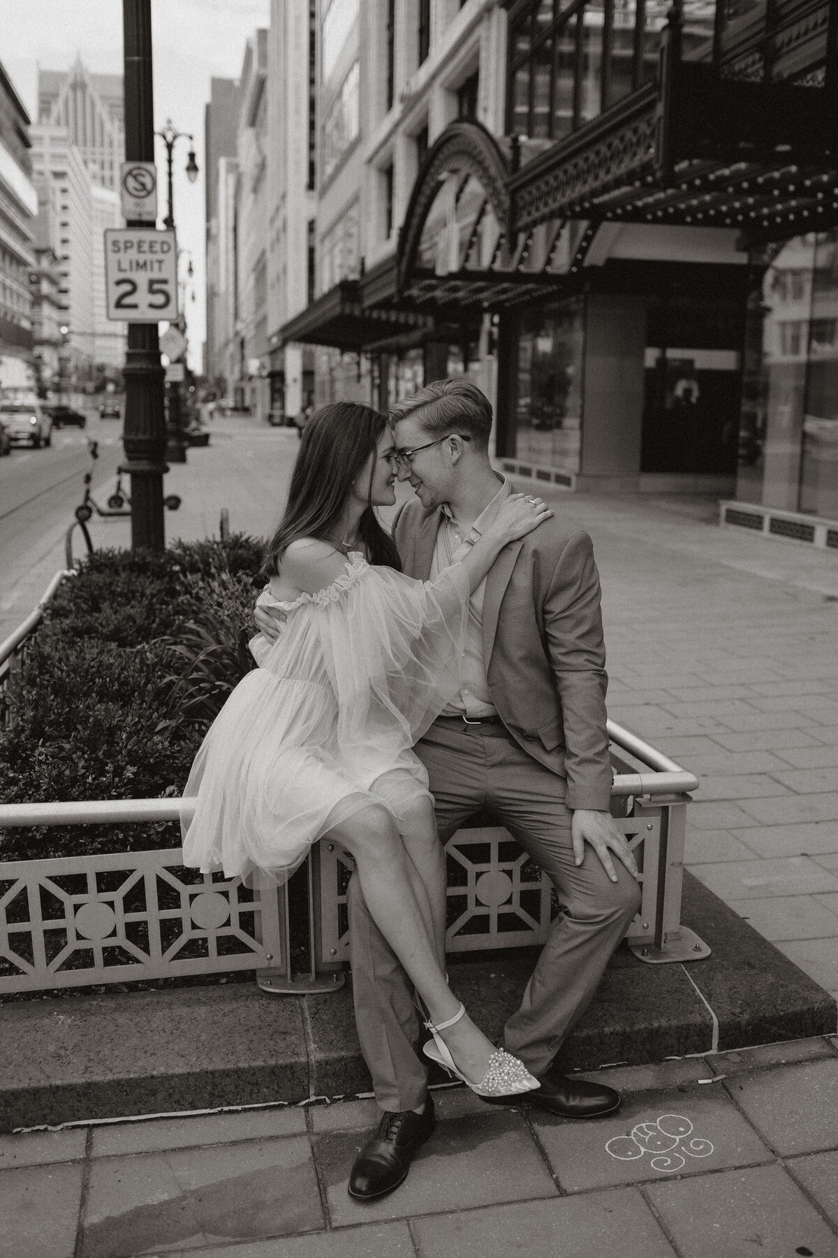 Downtown-Detroit-city-urban-engagement-photos-elopement-style-natalie-aaron-molly-grunewald-photography-55
