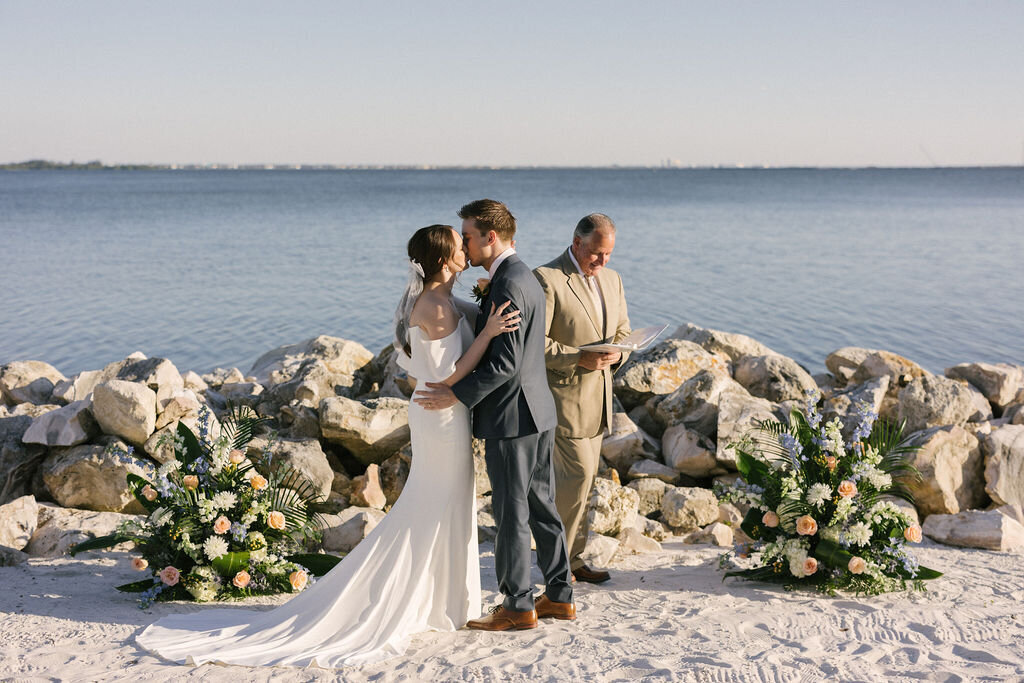 emily-plank-photo-the-current-hotel-florida-elopement-chantilly-chic-celebrations-19