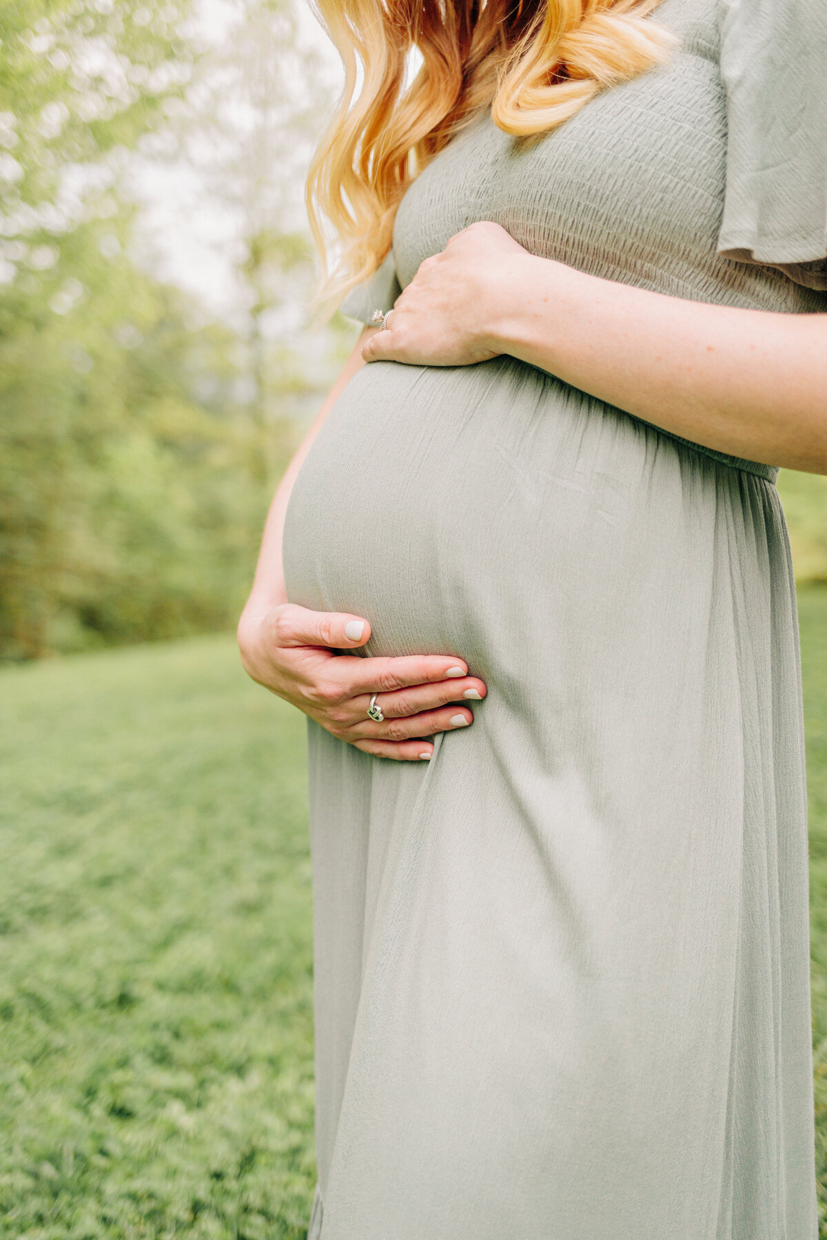Asheville Maternity photo session at the NC Arboretum photographed by Asheville Maternity and Newborn Photographer Rachel Marie Photography