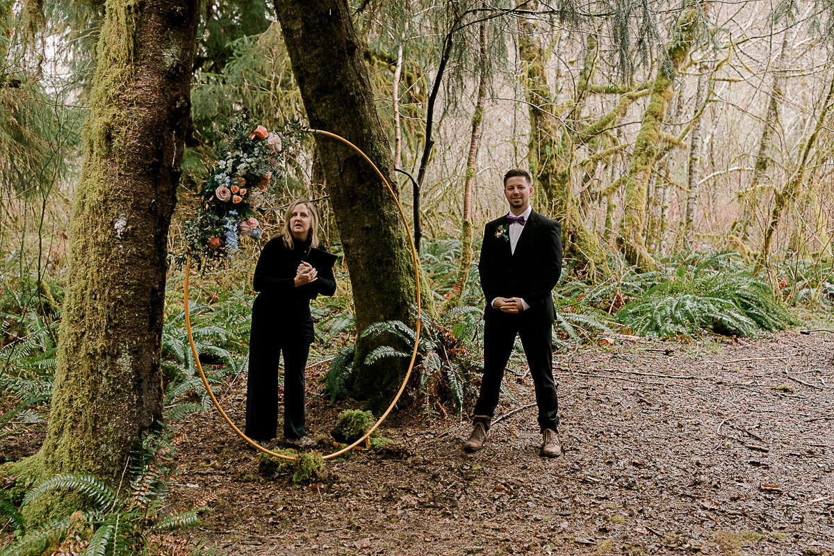 washingtonelopementphotographer-fernacreswedding-forkswashingtonwedding-pnwelopement-37
