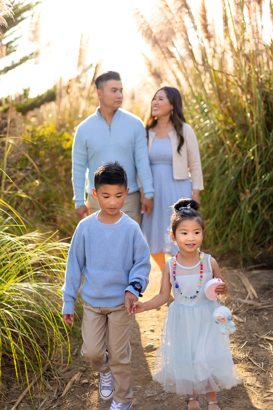Children walking ahead of parents on nature path – Ellobelle Photography Bay Area Family Portfolio