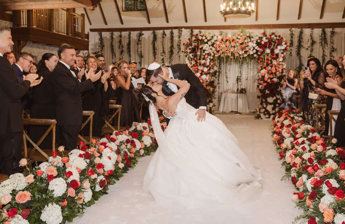wedding ceremony at the pleasantdale chateay nj