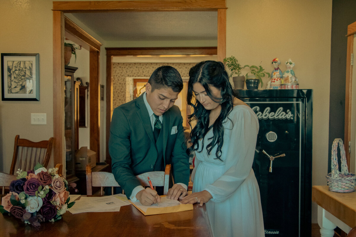 Signingpapers_8
