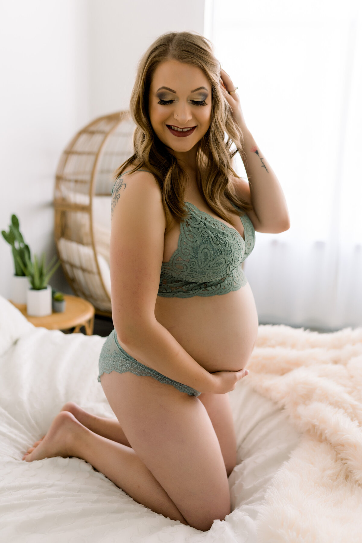 Emma Christine Photography Boudoir Photographer Sioux Falls South Dakota Maternity Boudoir Portrait Woman Women Headshots Photo Light7