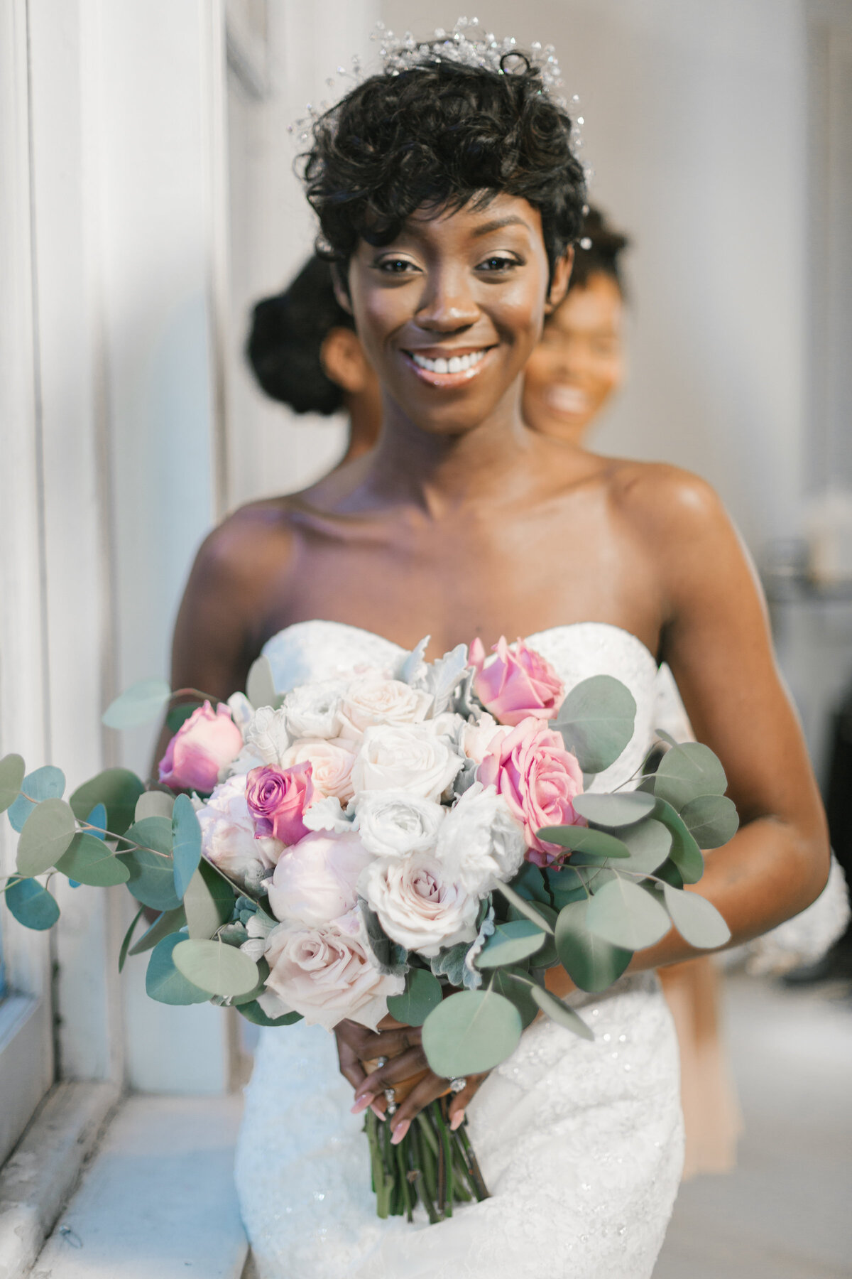 Smiling bride_spectacular_affairs_rustic