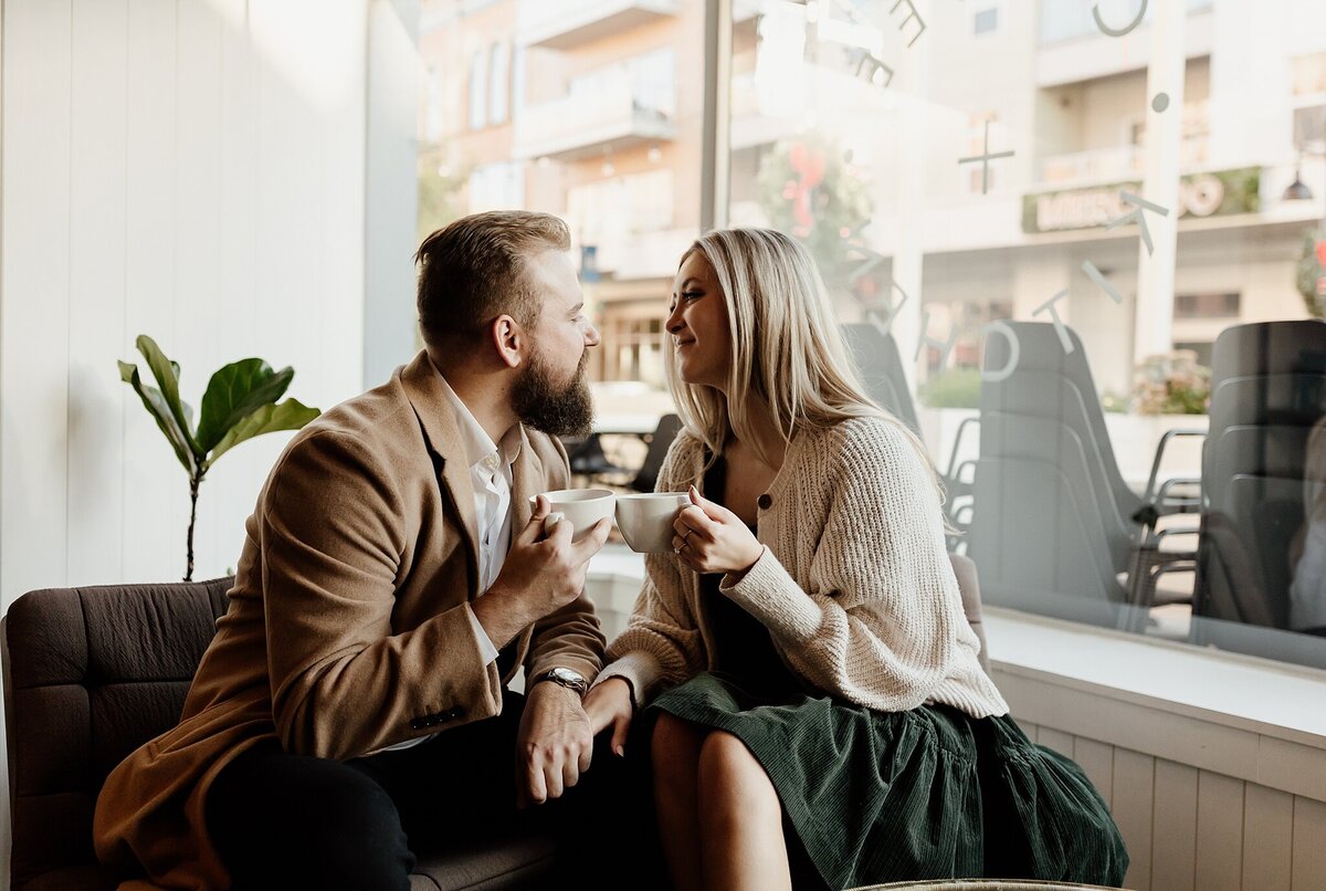 meg-thompson-photography-fort-wayne-promenade-park-the-landing-engagement-session-21