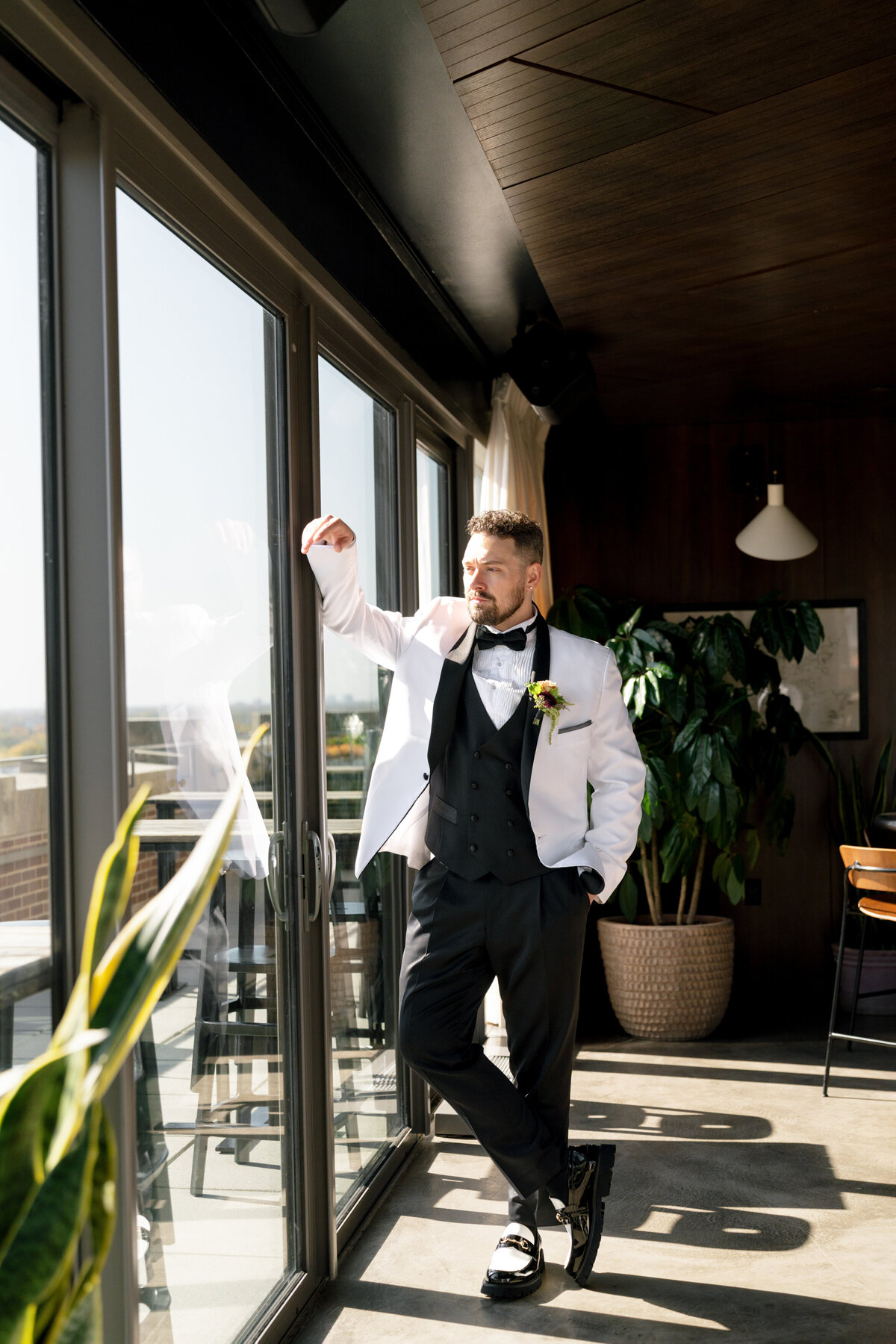 Berlez-Aspen-Avenue-Chicago-Wedding-Photographer- Clementine-Events-Thistle-&-Plume-Shannon-O’Brien-Makeup-Daniela-Kosta-Beauty-Sarabande-The-Robey-Vogue-Magazine-Editorial-Edgy-39