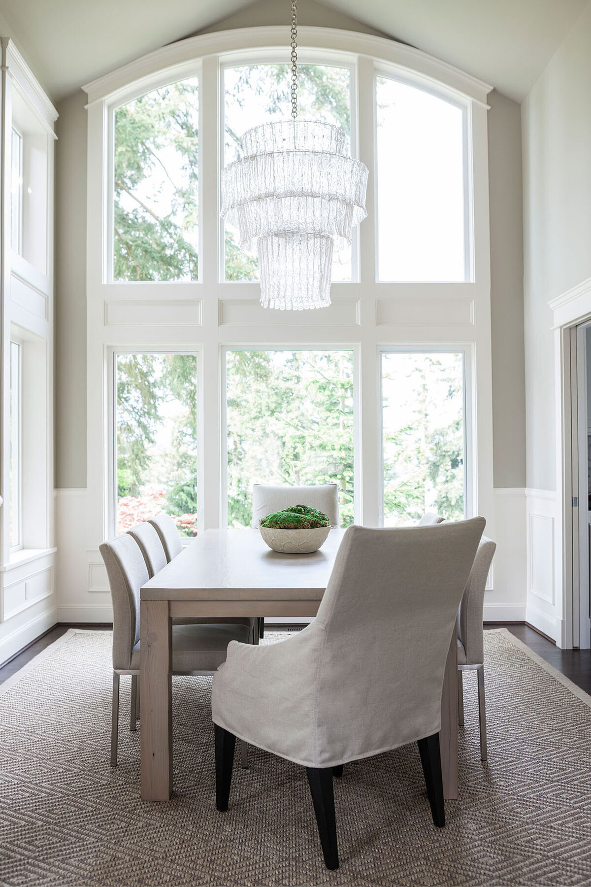 4B-simple-linen-dining-room-glass-chandelier