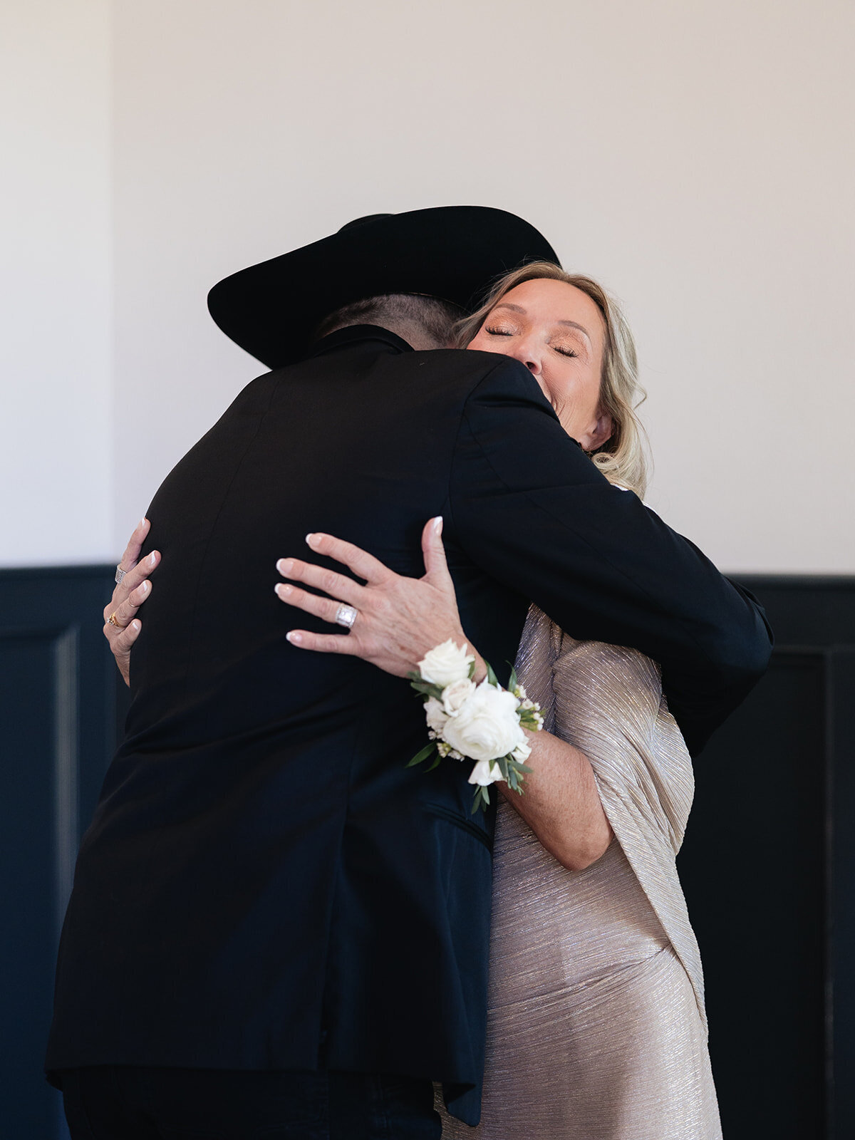 2025-10-11_DykesWeddingPreviews_MollyMurphyPhotography-15